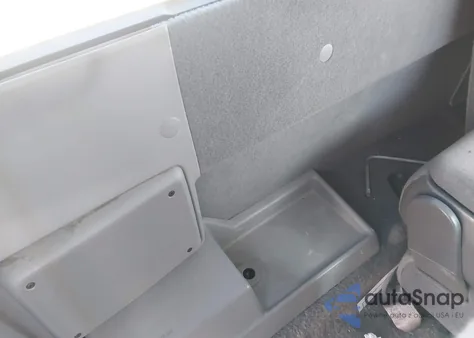 2000 Mazda B3000 Se/Sx z USA, uszkodzony, nr VIN 4F4YR12V1YTM25574